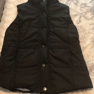 Medium Black puffer vest with pockets